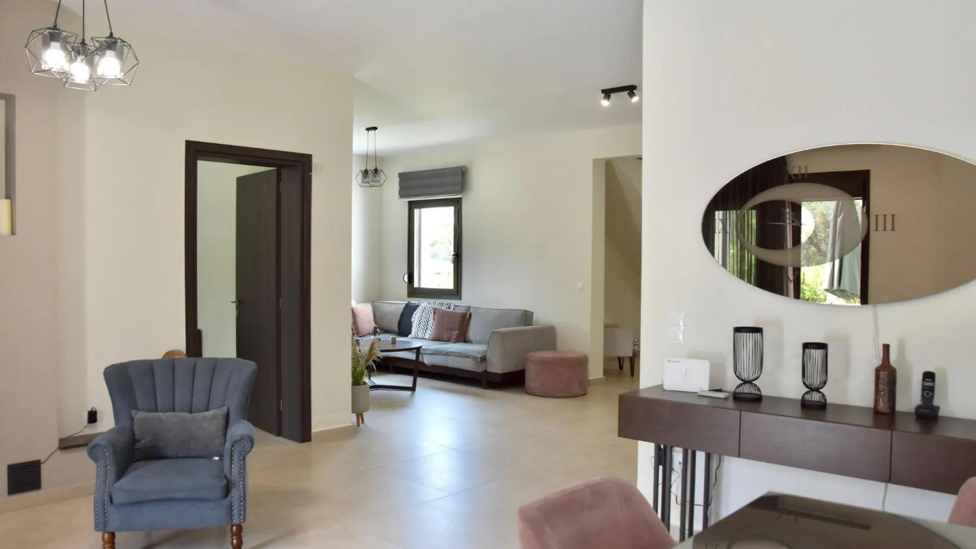 Luxury Rental Villa For 14 People Vurvurú